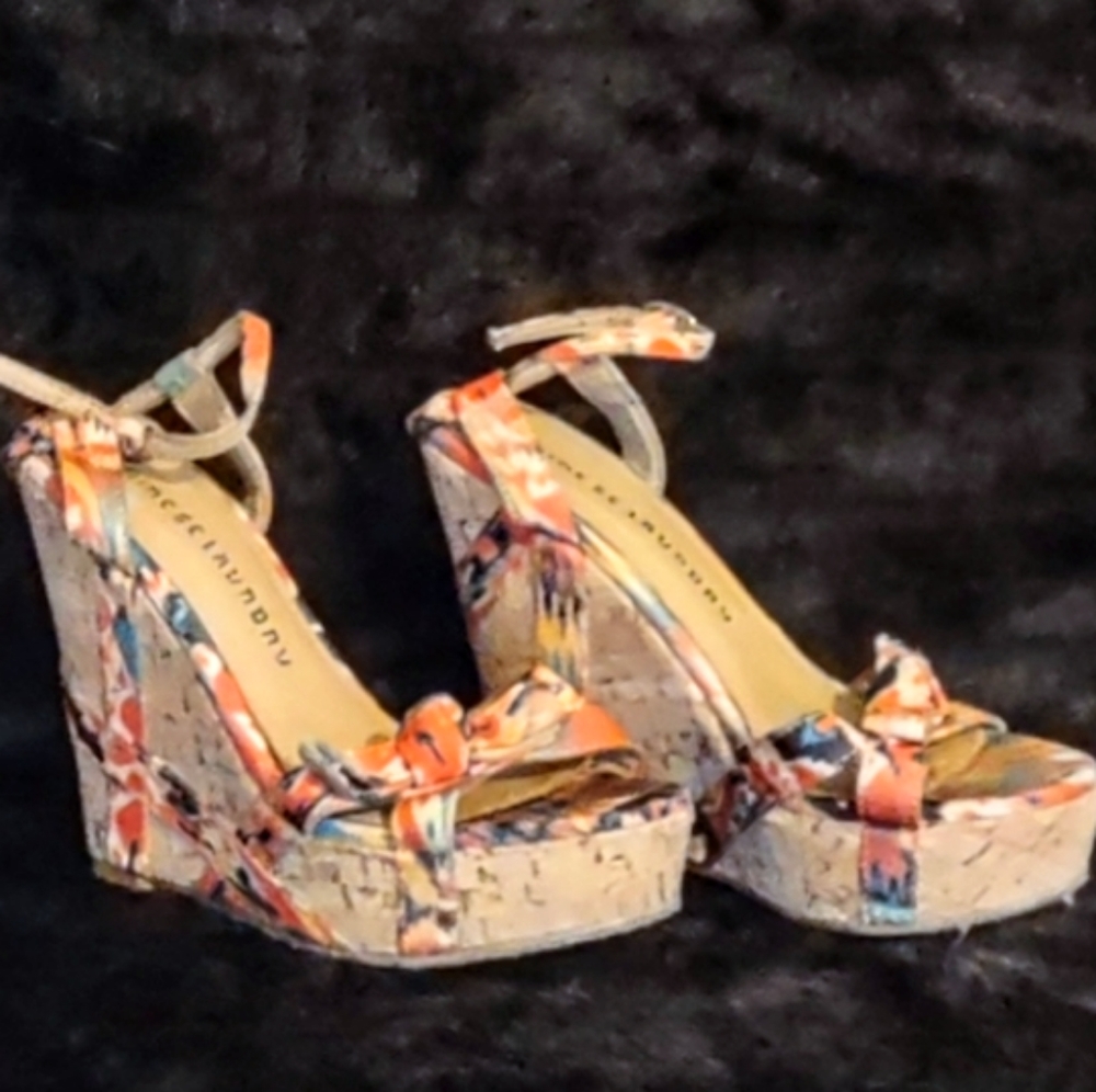 Women's Platform wedge Sandals by Chinese Laundry, Size 6.